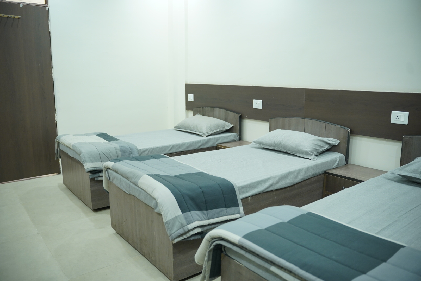 Accommodation illustration
